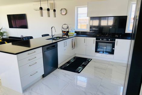 Photo of property in 10 Ivy Lane, Kelvin Grove, Palmerston North, 4414