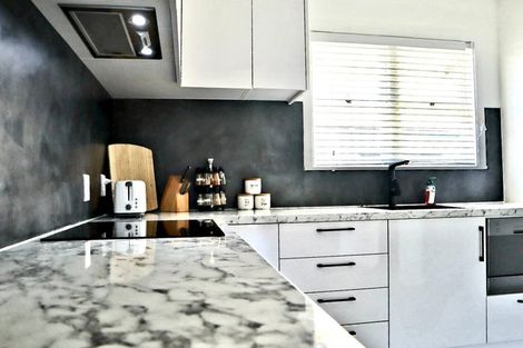 Photo of property in 109 Target Road, Totara Vale, Auckland, 0629