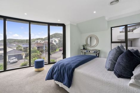 Photo of property in 9 Bury Grove, Strathmore Park, Wellington, 6022