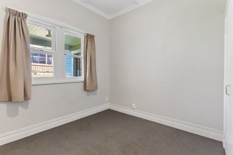 Photo of property in 1/8 Corunna Road, Milford, Auckland, 0620