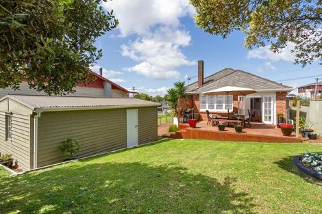 Photo of property in 43 Hutchinson Avenue, New Lynn, Auckland, 0600