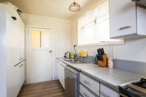 Photo of property in 32 Endeavour Street, Marfell, New Plymouth, 4310