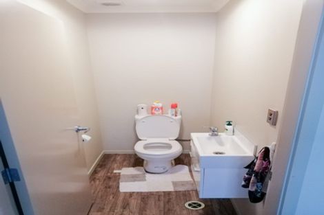 Photo of property in 102u1 Old Farm Road, Hamilton East, Hamilton, 3216