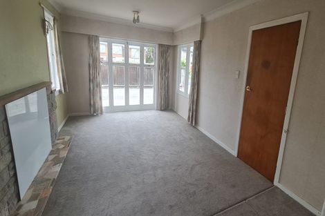 Photo of property in 6 Kingdale Road, Henderson, Auckland, 0610
