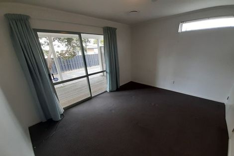 Photo of property in 17a Enderby Drive, Te Atatu Peninsula, Auckland, 0610