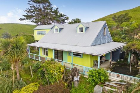 Photo of property in 22 Whangaimoana Beach Road, Whangaimoana, Featherston, 5772