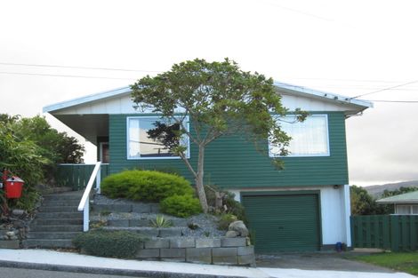 Photo of property in 6 Link Road, Newlands, Wellington, 6037
