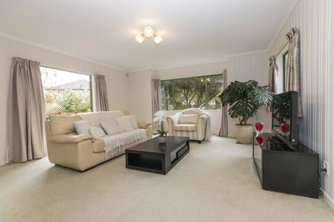 Photo of property in 2 The Glen, Hokowhitu, Palmerston North, 4410