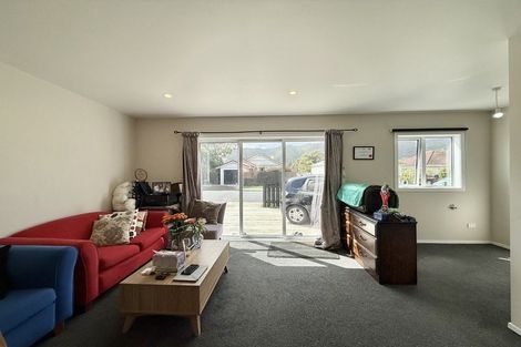 Photo of property in 9b Raymond Terrace, Northcote, Auckland, 0627