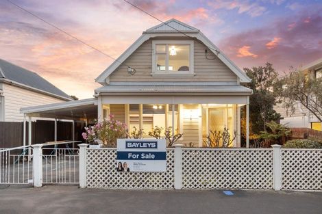 Photo of property in 120 Hargest Crescent, Saint Clair, Dunedin, 9012