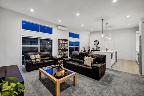 Photo of property in 17 Victoria Street, Hawera, 4610