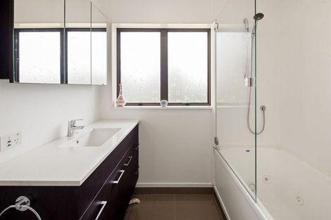 Photo of property in 251 Shakespeare Street, Leamington, Cambridge, 3432