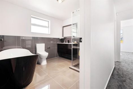 Photo of property in 2d Masters Road, Waiuku, 2681