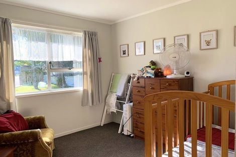 Photo of property in 8 Papa Place, Birkdale, Auckland, 0626