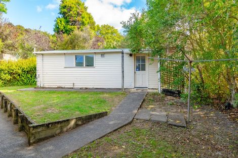 Photo of property in 42 Mountain Road, Henderson Valley, Auckland, 0612