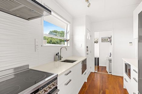 Photo of property in 33 Meilland Place, Glen Eden, Auckland, 0602