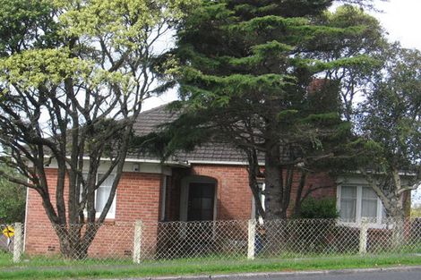 Photo of property in 2/46 West Coast Road, Glen Eden, Auckland, 0602