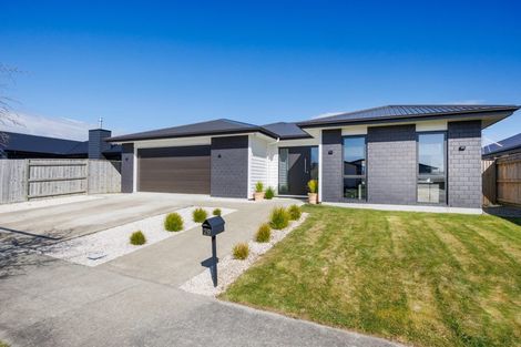 Photo of property in 29 Sardinia Grove, Fitzherbert, Palmerston North, 4410