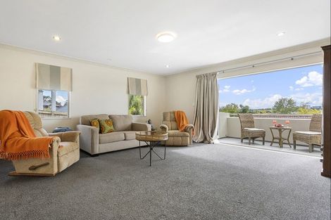 Photo of property in 5 Houhere Close, Albany, Auckland, 0632