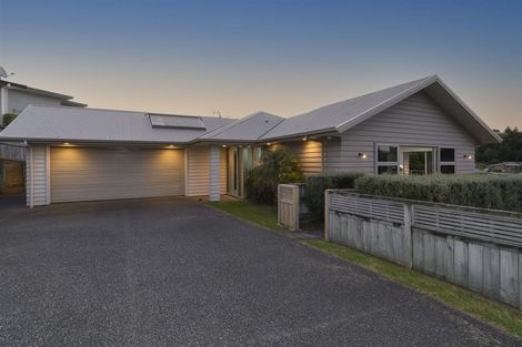 Photo of property in 136 Waterside Drive, Pyes Pa, Tauranga, 3112