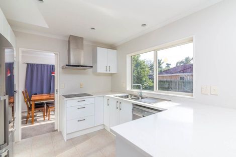 Photo of property in 24 Newry Close, East Tamaki Heights, Auckland, 2016