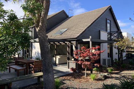 Photo of property in 35 Garden Road, Merivale, Christchurch, 8014