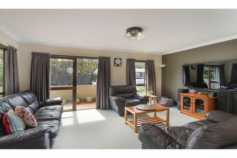 Photo of property in 32 Hiwihau Place, Glenfield, Auckland, 0629