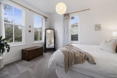 Photo of property in 13 South Lynn Road, Titirangi, Auckland, 0604