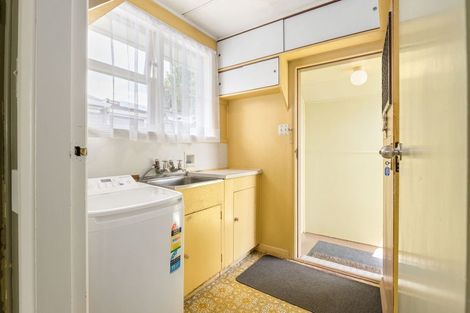 Photo of property in 51 Kenney Crescent, Fairfield, Hamilton, 3214