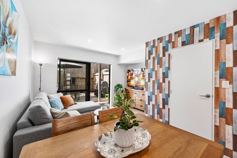 Photo of property in 4/6 South Pacific Place, Henderson, Auckland, 0612