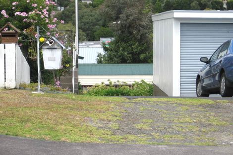 Photo of property in 1/10 Lambrown Drive, Totara Vale, Auckland, 0629