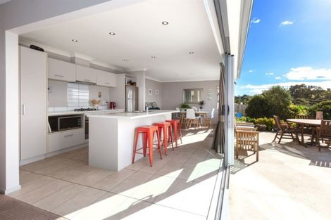 Photo of property in 2 Gennaker Lane, Whitby, Porirua, 5024