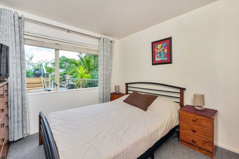 Photo of property in 1/8 Sunset Road, Unsworth Heights, Auckland, 0632