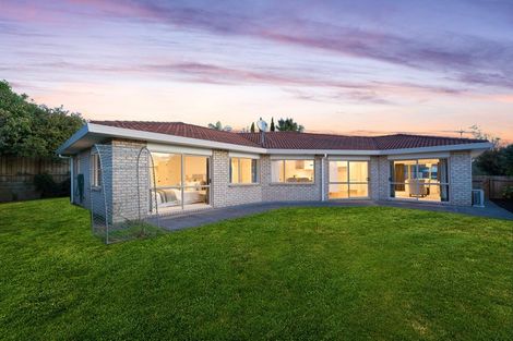 Photo of property in 36 Fleetwood Drive, Henderson, Auckland, 0612