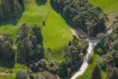 Photo of property in 153 Waikoukou Valley Road, Waimauku, 0882