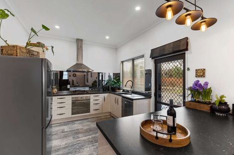 Photo of property in 373 Broadway, Stratford, 4332