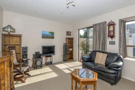 Photo of property in 2/92 North Avon Road, Richmond, Christchurch, 8013