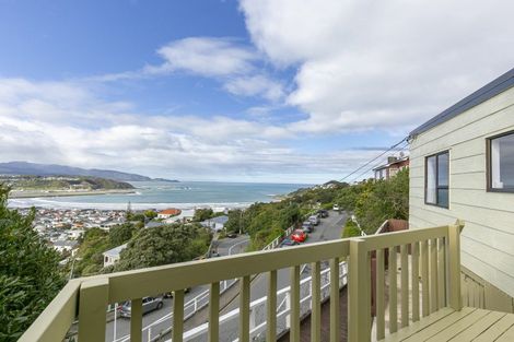 Photo of property in 15f2 Sutherland Crescent, Melrose, Wellington, 6023