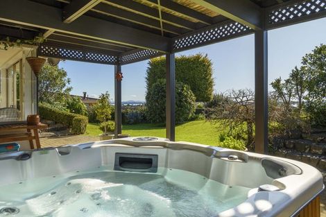 Photo of property in 18 Hinewa Road, Otumoetai, Tauranga, 3110