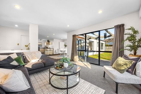 Photo of property in 2 Wendy Place, Heathcote Valley, Christchurch, 8022