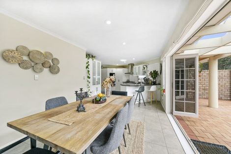 Photo of property in 12 San Jose Rise, Shamrock Park, Auckland, 2016