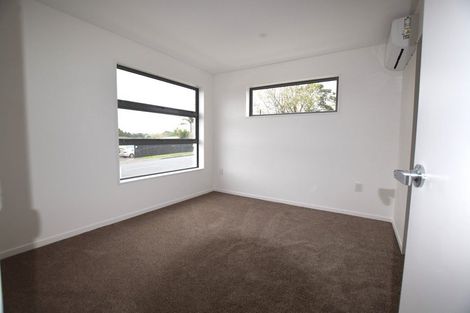 Photo of property in 62 Royal Road, Massey, Auckland, 0614