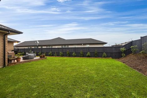 Photo of property in 8 Tahuna Minhinnick Drive, Glenbrook, 2681