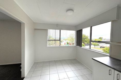 Photo of property in 14 Waari Avenue, Sunnyvale, Auckland, 0612