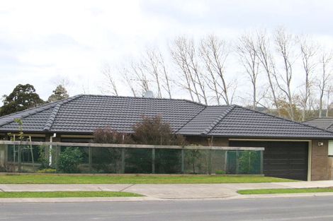 Photo of property in 33 Cabeleigh Drive, Helensville, 0800