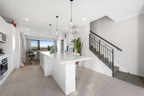 Photo of property in 13 Maureen Close, East Tamaki Heights, Auckland, 2016