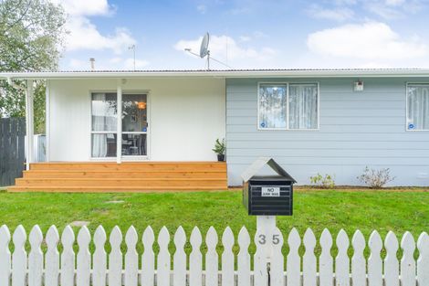 Photo of property in 35 Suzanne Grove, Kelvin Grove, Palmerston North, 4414
