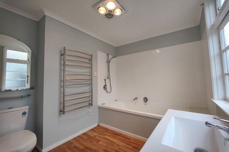Photo of property in 28 Whites Line West, Woburn, Lower Hutt, 5010