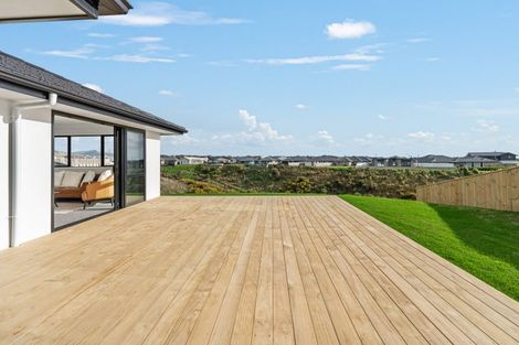 Photo of property in 57 Atlantic Drive, Fitzherbert, Palmerston North, 4410