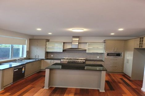 Photo of property in 33 Medallion Drive, Oteha, Auckland, 0632
